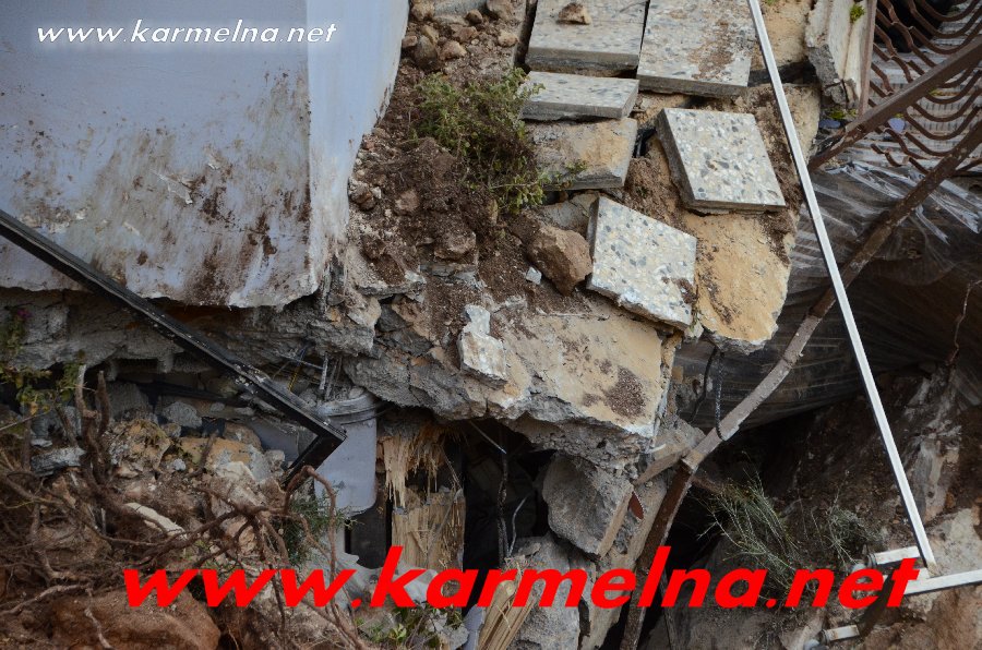 بالصور:انهيار صخور على مبنى السيد رضوان منصور في قرية عسفيا 